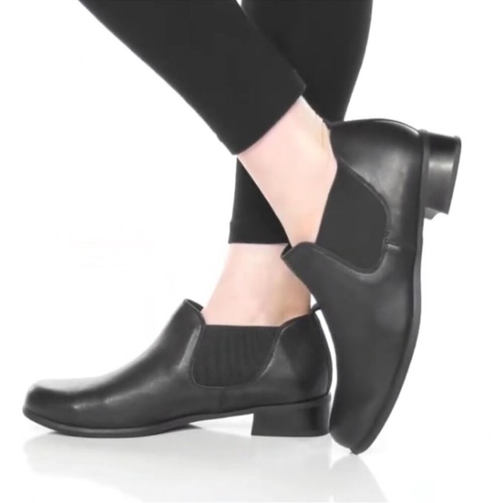 Munro Black Leather Bedford Ankle Bootie